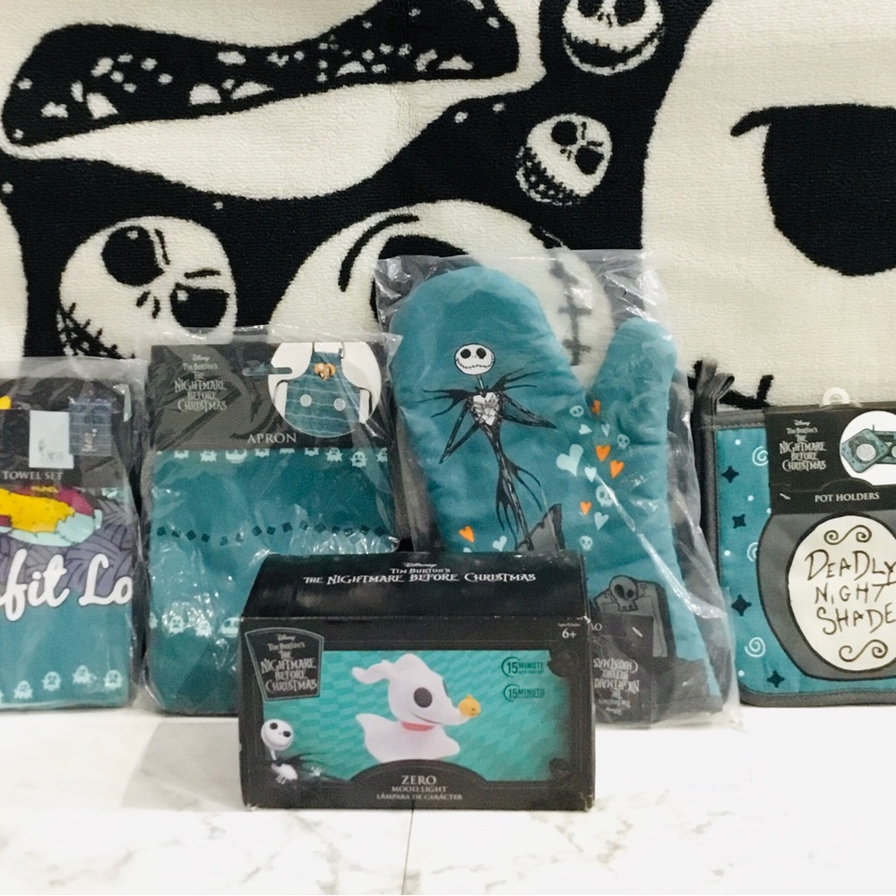 Tim Burtons’s The Nightmare Before Christmas Teal Cookware Bundle